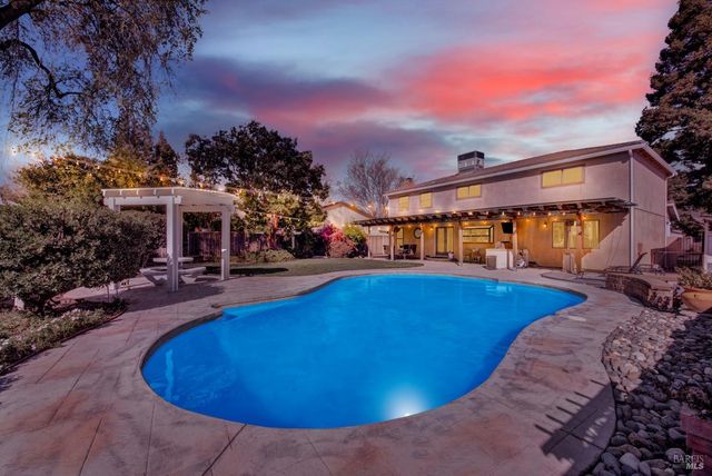 116 Alturas Ct, Vacaville, CA 95688