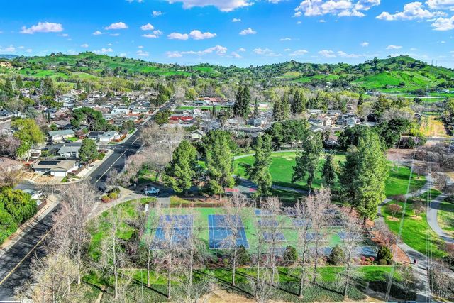 116 Alturas Ct, Vacaville, CA 95688