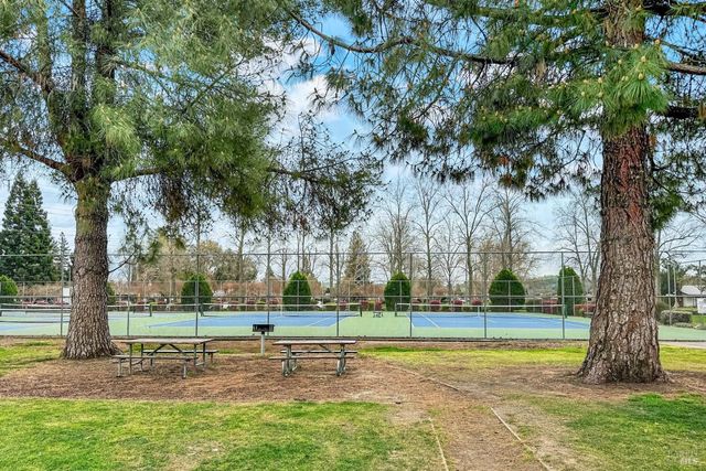 116 Alturas Ct, Vacaville, CA 95688