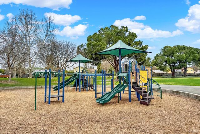 116 Alturas Ct, Vacaville, CA 95688