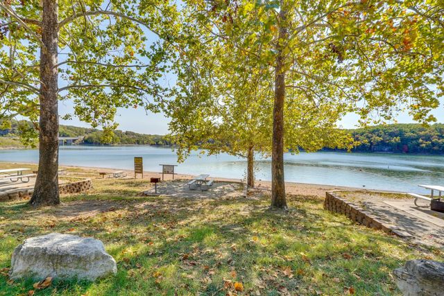 000 Sunset Beach Lane, Eagle Rock, MO 65641