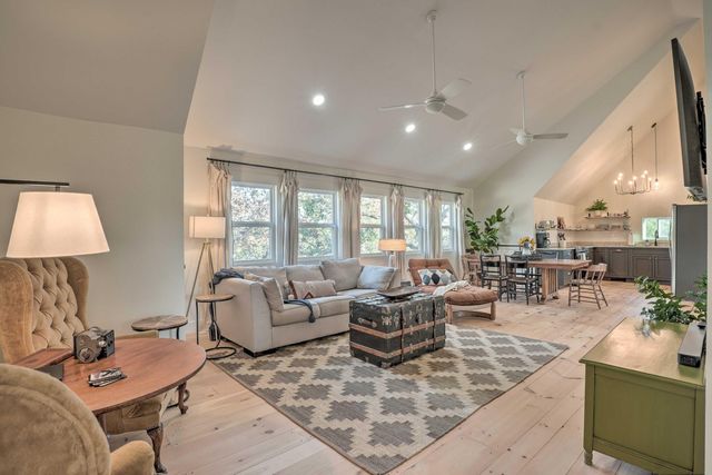 000 Sunset Beach Lane, Eagle Rock, MO 65641