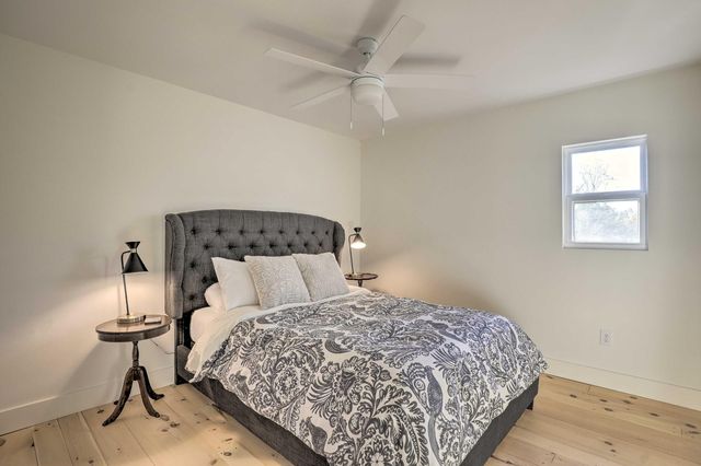 000 Sunset Beach Lane, Eagle Rock, MO 65641