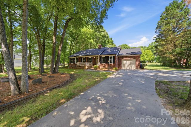 617 Autumn Drive, Harrisburg, NC 28075