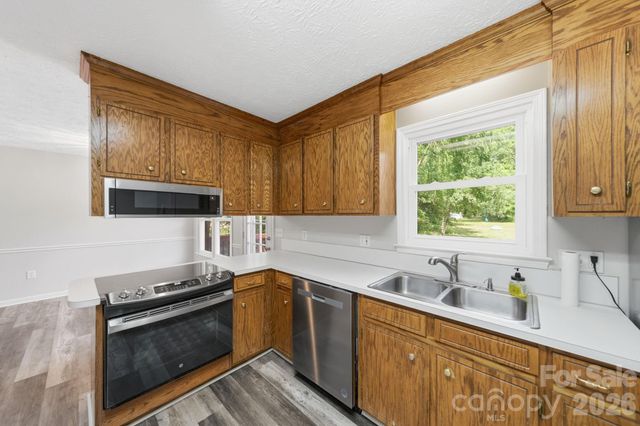 617 Autumn Drive, Harrisburg, NC 28075