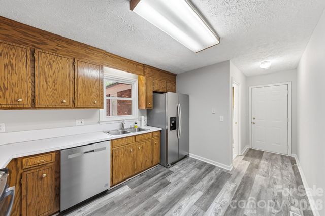 617 Autumn Drive, Harrisburg, NC 28075