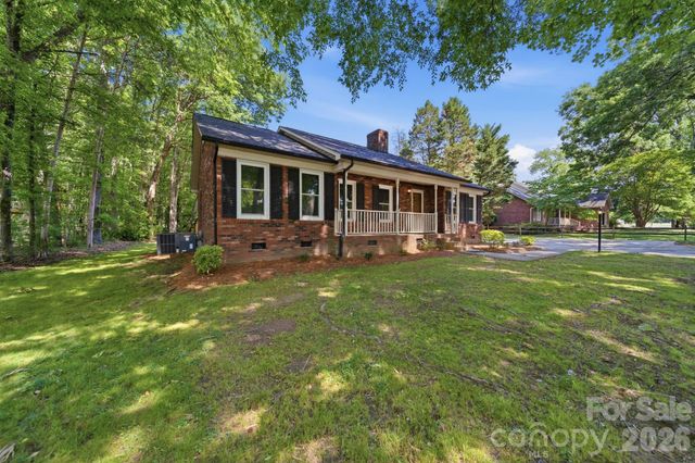 617 Autumn Drive, Harrisburg, NC 28075