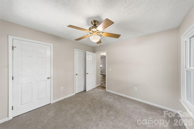 617 Autumn Drive, Harrisburg, NC 28075