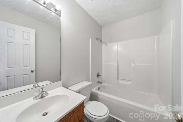 617 Autumn Drive, Harrisburg, NC 28075