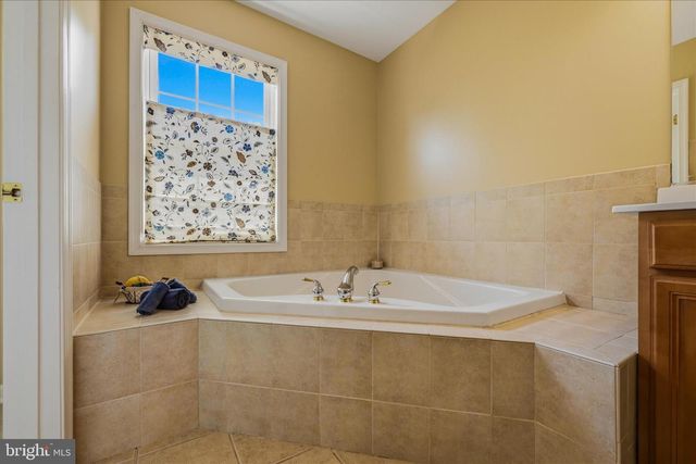 207 STANLEY DR, Winchester, VA 22602