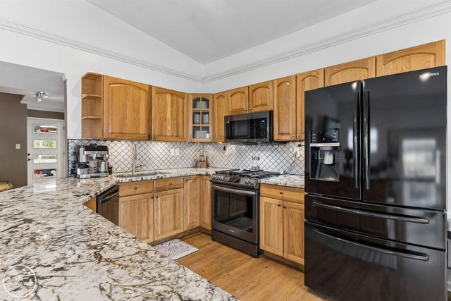 45590 Jefferson Avenue, Chesterfield Twp, MI 48047