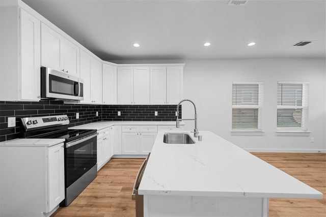 918 W Ford Street, Denison, TX 75020