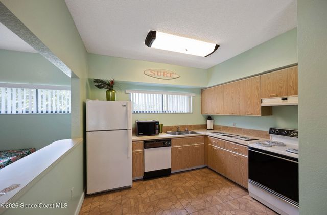 608 Cedar Side Circle NE, Palm Bay, FL 32905