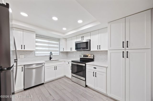 608 Cedar Side Circle NE, Palm Bay, FL 32905
