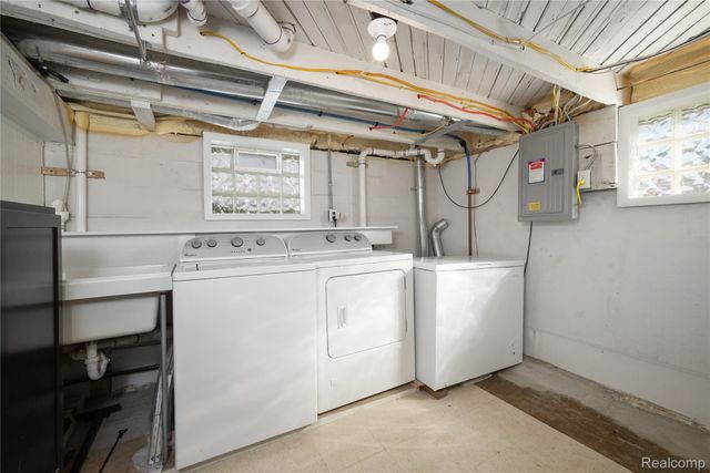 34676 Pinetree Street, Livonia, MI 48150