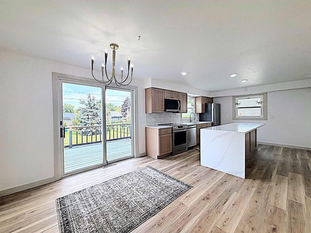 516 W 10TH STREET, Kaukauna, WI 54130