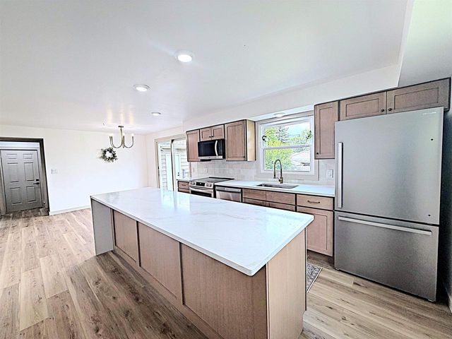 516 W 10TH STREET, Kaukauna, WI 54130