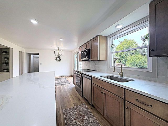 516 W 10TH STREET, Kaukauna, WI 54130
