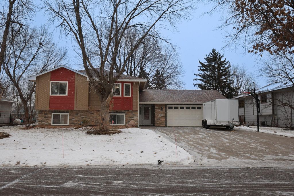 9204 Woodhall N property