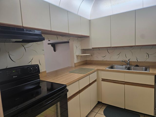 150 Lake Nancy Lane 320, West Palm Beach, FL 33411