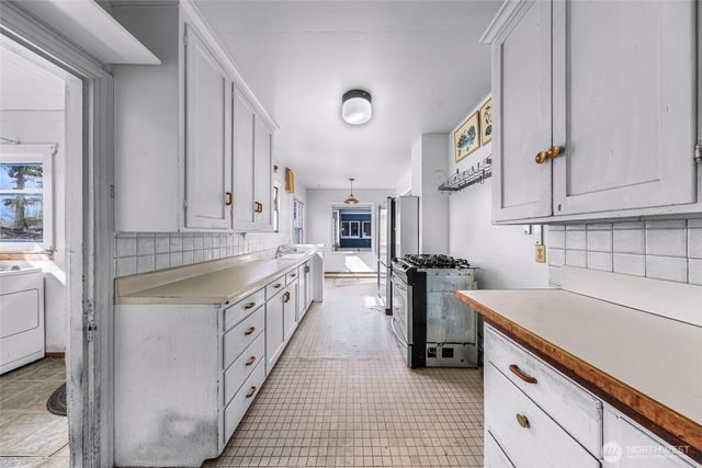 809 W Connecticut Street, Bellingham, WA 98225