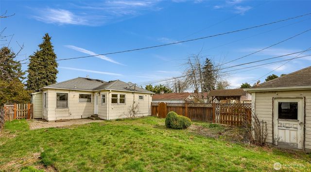 809 W Connecticut Street, Bellingham, WA 98225