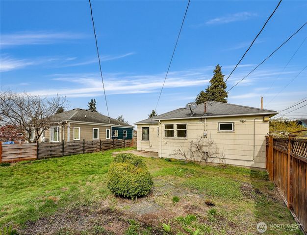 809 W Connecticut Street, Bellingham, WA 98225