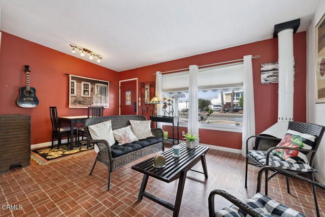 2867 Pierpont Boulevard, Ventura, CA 93001