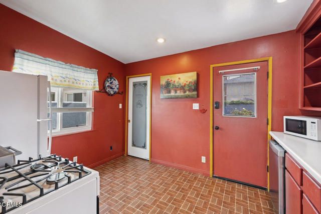 2867 Pierpont Boulevard, Ventura, CA 93001