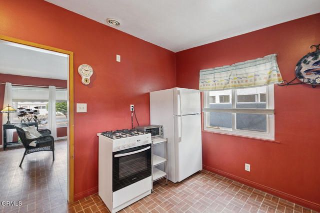 2867 Pierpont Boulevard, Ventura, CA 93001