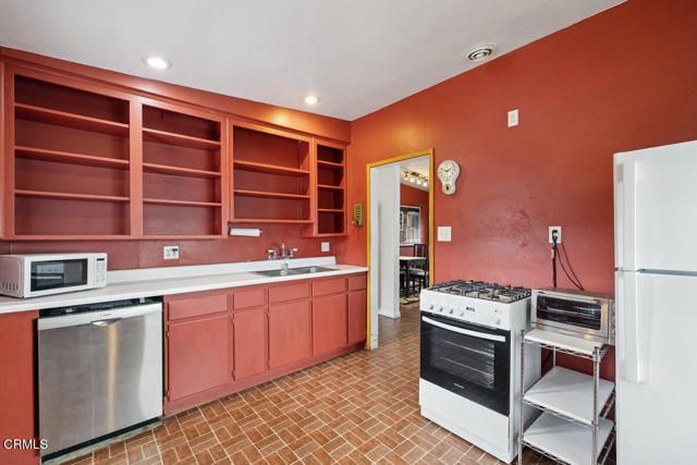 2867 Pierpont Boulevard, Ventura, CA 93001