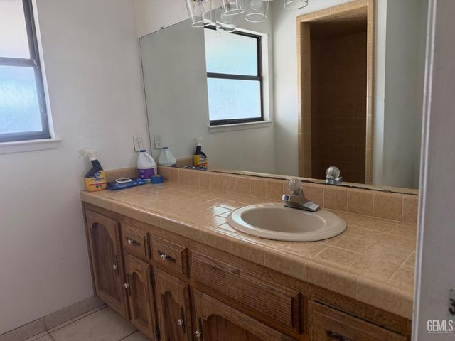 4108 Sugar Cane Avenue, Bakersfield, CA 93313