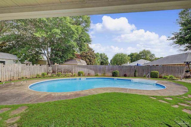 5644 Sweetbirch Ln, Milton, FL 32583