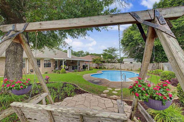 5644 Sweetbirch Ln, Milton, FL 32583