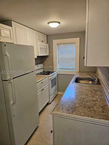 807 SW 4th St back, Fort Lauderdale, FL 33312