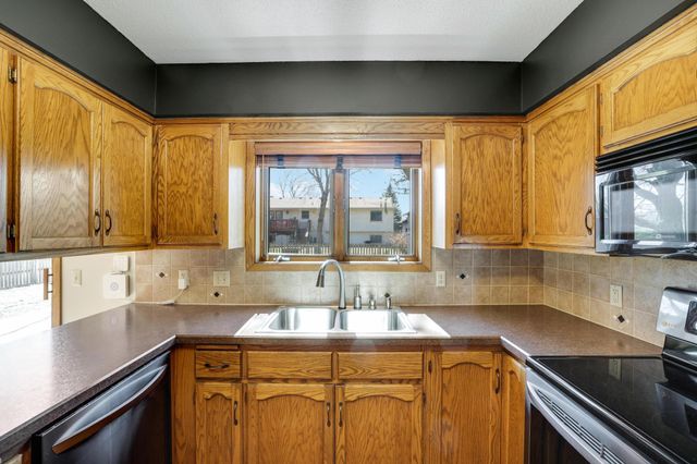 1208 Borealis Lane NE, Columbia Heights, MN 55421