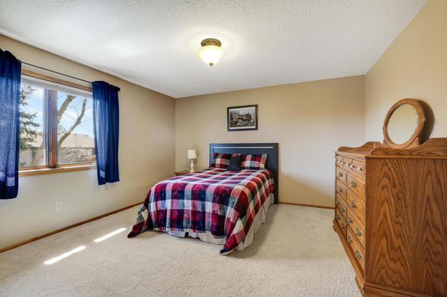 1208 Borealis Lane NE, Columbia Heights, MN 55421