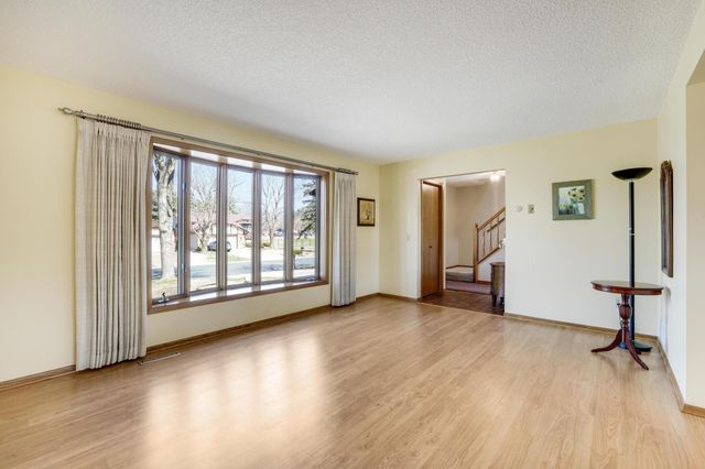 1208 Borealis Lane NE, Columbia Heights, MN 55421