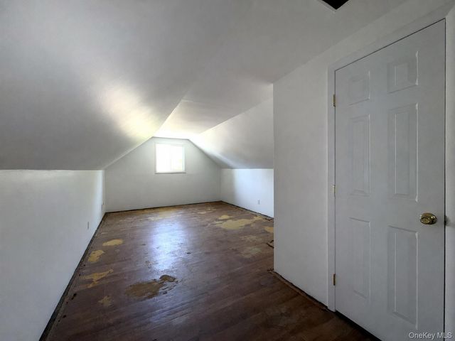 1020 N Niagara Avenue, Lindenhurst, NY 11757