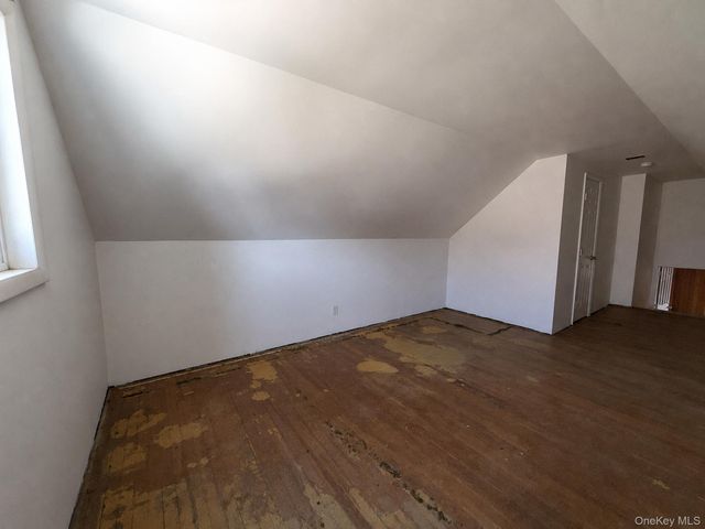 1020 N Niagara Avenue, Lindenhurst, NY 11757