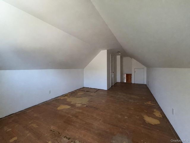 1020 N Niagara Avenue, Lindenhurst, NY 11757