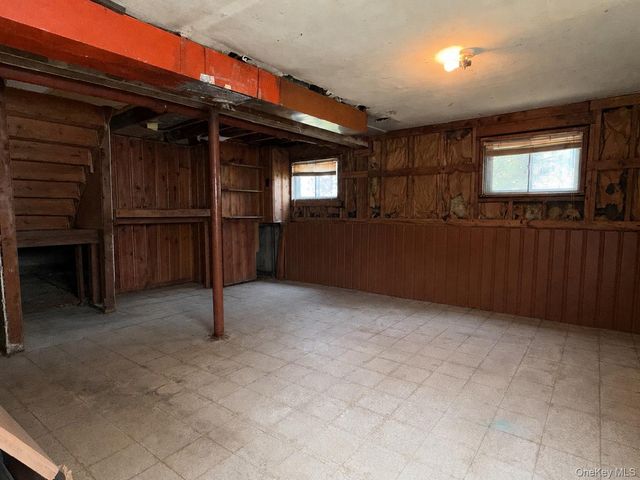 1020 N Niagara Avenue, Lindenhurst, NY 11757