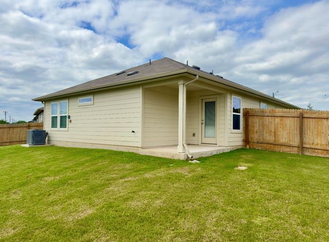 413 ABBEY LN, Lockhart, TX 78644