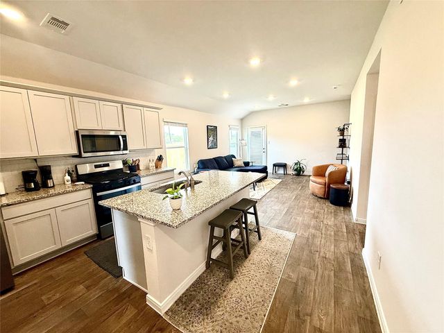 413 ABBEY LN, Lockhart, TX 78644