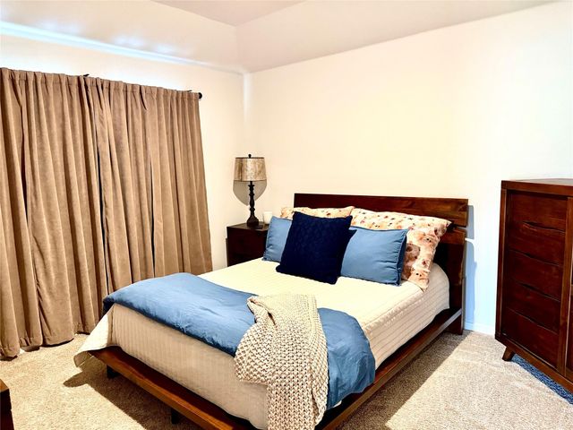 413 ABBEY LN, Lockhart, TX 78644