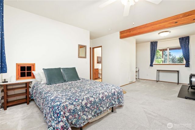 7909 Guemes Avenue, Clinton, WA 98236