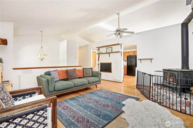 7909 Guemes Avenue, Clinton, WA 98236