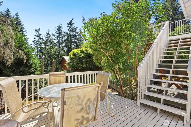 7909 Guemes Avenue, Clinton, WA 98236