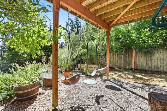 7909 Guemes Avenue, Clinton, WA 98236