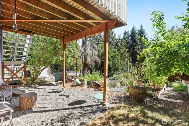 7909 Guemes Avenue, Clinton, WA 98236